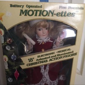 Caroler Musical Motion Figurine